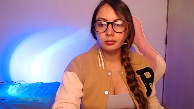 Snapshot of lalawhitte chatting on November 1, 2:08 pm lalawhitte online show from November 1, 2:08 pm