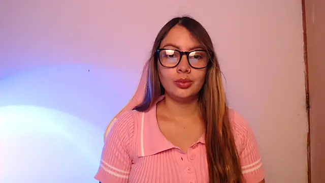 Snapshot of lalawhitte chatting on November 19, 1:55 pm lalawhitte online show from November 19, 1:55 pm