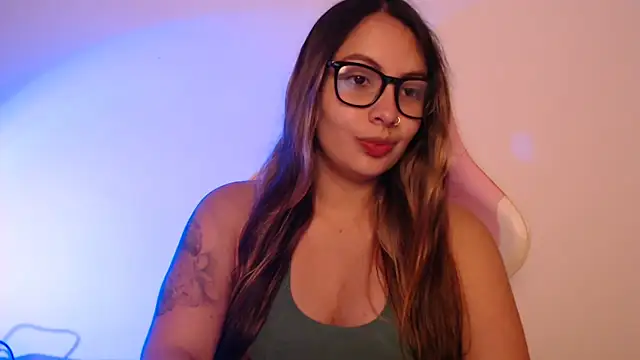 Snapshot of lalawhitte chatting on December 2, 9:43 pm lalawhitte online show from December 2, 9:43 pm