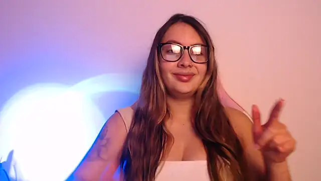 Snapshot of lalawhitte chatting on December 16, 10:26 pm lalawhitte online show from December 16, 10:26 pm