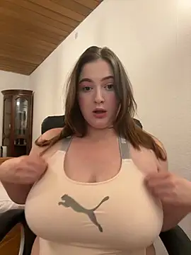 Snapshot of Kamilla_Loop chatting on September 10, 9:59 pm Kamilla Loop online show from September 10, 9:59 pm