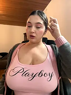 Snapshot of Kamilla_Loop chatting on November 19, 9:37 pm Kamilla Loop online show from November 19, 9:37 pm