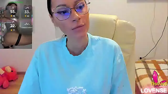 kissnicol32 online show from March 7, 5:10 pm