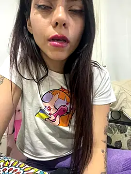 Snapshot of melisabunnny chatting on November 22, 2:32 am melisabunnny online show from November 22, 2:32 am