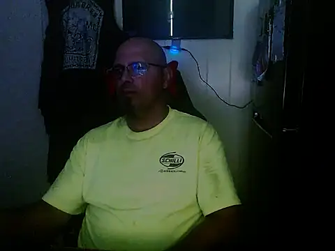 Snapshot of KrazyLegz chatting on September 10, 12:43 am KrazyLegz online show from September 10, 12:43 am