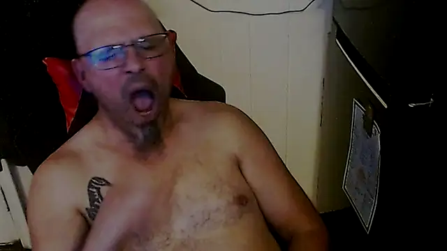 Snapshot of KrazyLegz chatting on October 19, 2:01 am KrazyLegz online show from October 19, 2:01 am