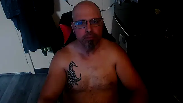 Snapshot of KrazyLegz chatting on October 19, 3:12 pm KrazyLegz online show from October 19, 3:12 pm