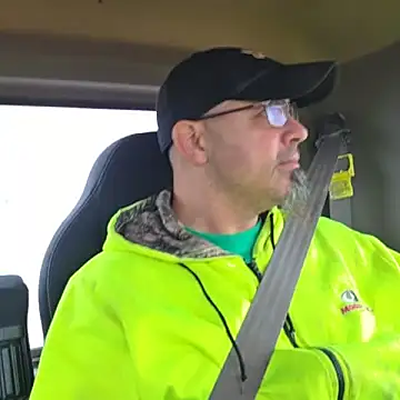 Snapshot of KrazyLegz chatting on October 25, 1:51 pm KrazyLegz online show from October 25, 1:51 pm