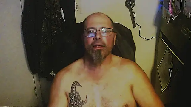 Snapshot of KrazyLegz chatting on November 7, 12:10 am KrazyLegz online show from November 7, 12:10 am