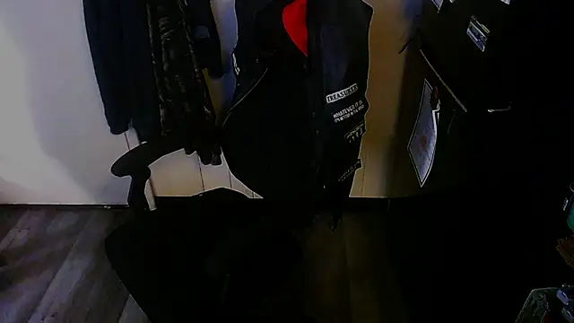 Snapshot of KrazyLegz chatting on November 9, 6:17 pm KrazyLegz online show from November 9, 6:17 pm