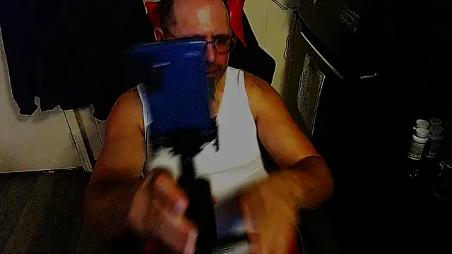 Snapshot of KrazyLegz chatting on December 15, 2:27 am KrazyLegz online show from December 15, 2:27 am