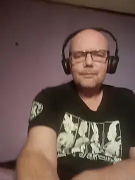 Snapshot of hairy_orbite chatting on October 17, 7:11 am hairy orbite online show from October 17, 7:11 am