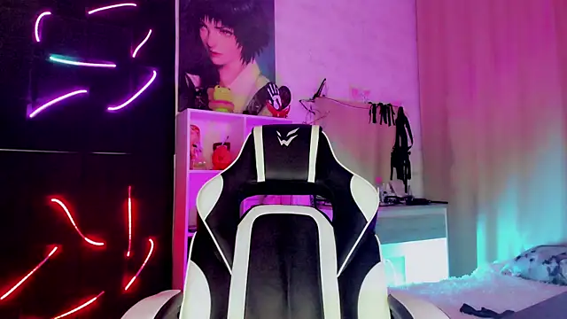 snake  bites online show from October 6, 10:07 pm