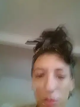 Snapshot of gala2 chatting on February 24, 9:31 pm gala2 online show from February 24, 9:31 pm