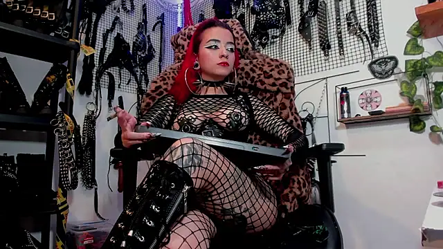 Snapshot of Agatha_BDSM chatting on December 10, 10:05 pm Agatha BDSM online show from December 10, 10:05 pm