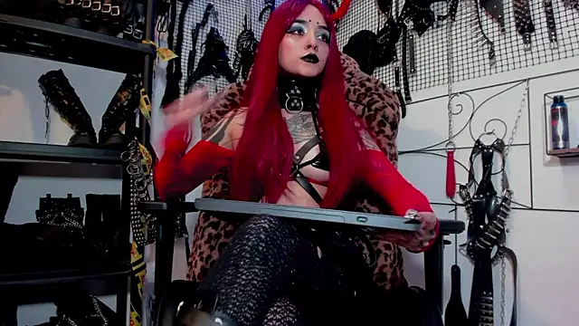 Snapshot of Agatha_BDSM chatting on December 11, 7:36 pm Agatha BDSM online show from December 11, 7:36 pm