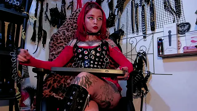 Snapshot of Agatha_BDSM chatting on January 13, 8:37 pm Agatha BDSM online show from January 13, 8:37 pm
