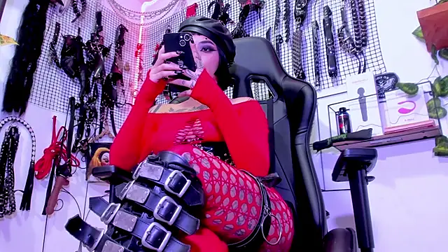 Snapshot of Agatha_BDSM chatting on February 28, 8:18 pm Agatha BDSM online show from February 28, 8:18 pm