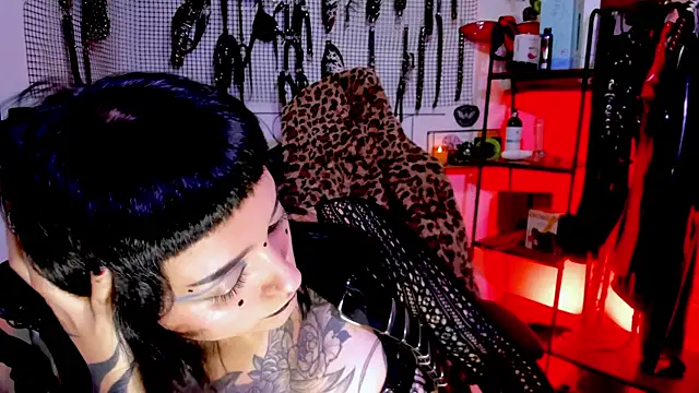 Snapshot of Agatha_BDSM chatting on October 1, 8:15 pm Agatha BDSM online show from October 1, 8:15 pm