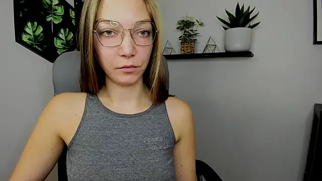 EmillyPlay online show from December 31, 6:59 am