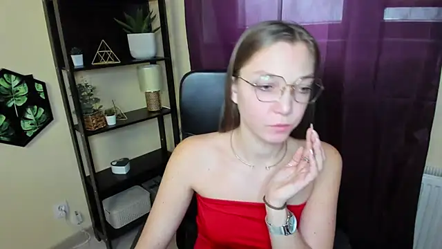 EmillyPlay online show from March 11, 12:50 pm