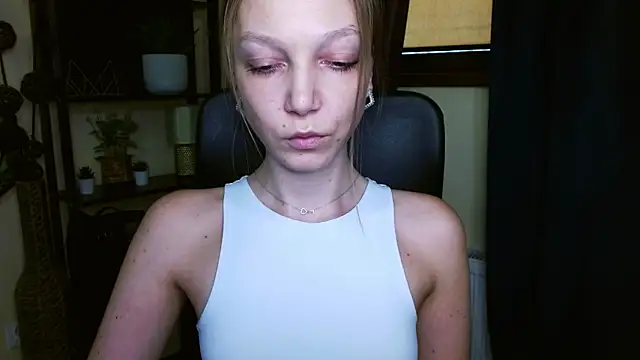 EmillyPlay online show from February 23, 12:57 pm