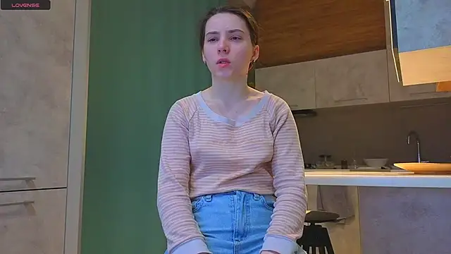 DonnaBurkee online show from December 15, 4:06 am