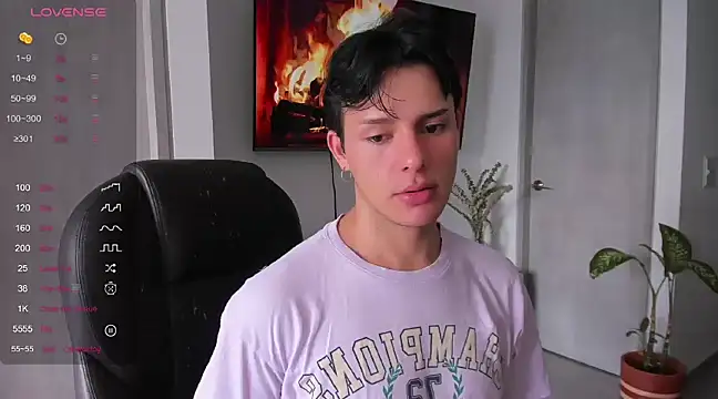 Snapshot of Alexxblue chatting on December 18, 6:14 pm Alexxblue online show from December 18, 6:14 pm