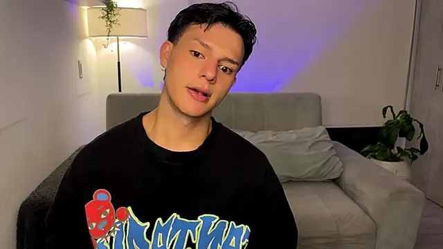 Snapshot of Alexxblue chatting on November 20, 4:23 am Alexxblue online show from November 20, 4:23 am