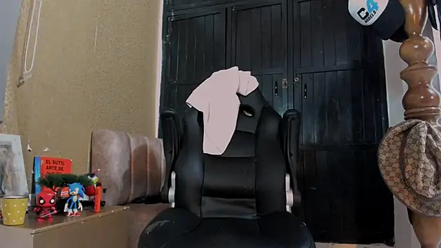 naugthy dominant online show from January 18, 4:42 pm