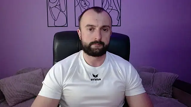 brindlefly6969 online show from April 8, 10:26 am