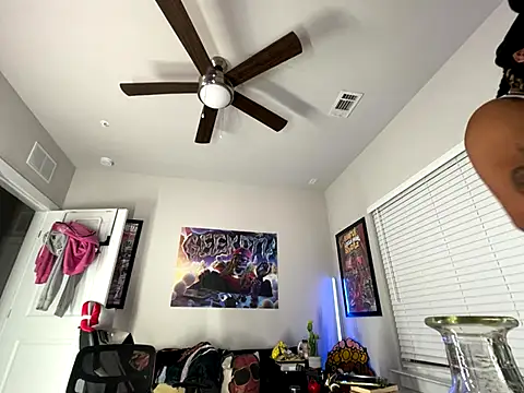 Snapshot of 4EVAGLACIERS chatting on November 23, 5:40 am 4EVAGLACIERS online show from November 23, 5:40 am