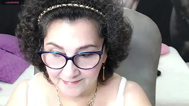 Snapshot of cataleya_mom chatting on March 2, 12:20 am cataleya mom online show from March 2, 12:20 am