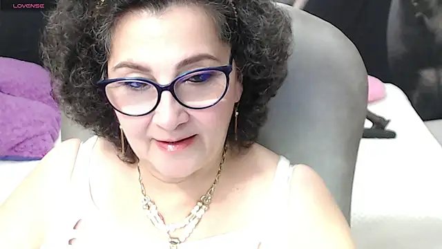Snapshot of cataleya_mom chatting on March 2, 3:56 am cataleya mom online show from March 2, 3:56 am