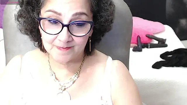 Snapshot of cataleya_mom chatting on March 2, 6:59 am cataleya mom online show from March 2, 6:59 am