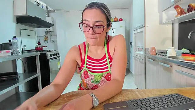 Jessica Herrera  online show from February 6, 7:51 pm