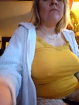 Snapshot of lady_charlyne chatting on December 10, 7:58 am lady charlyne online show from December 10, 7:58 am