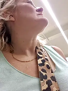 Snapshot of lady_charlyne chatting on January 14, 3:04 pm lady charlyne online show from January 14, 3:04 pm