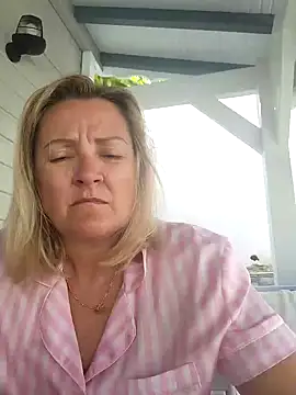 Snapshot of lady_charlyne chatting on February 3, 1:30 pm lady charlyne online show from February 3, 1:30 pm