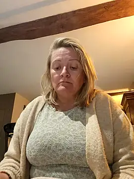 Snapshot of lady_charlyne chatting on February 18, 6:47 pm lady charlyne online show from February 18, 6:47 pm