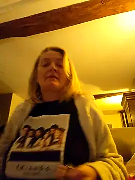 Snapshot of lady_charlyne chatting on February 25, 7:14 pm lady charlyne online show from February 25, 7:14 pm