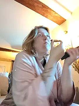 Snapshot of lady_charlyne chatting on September 9, 6:24 am lady charlyne online show from September 9, 6:24 am