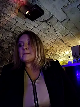 Snapshot of lady_charlyne chatting on November 28, 8:22 pm lady charlyne online show from November 28, 8:22 pm