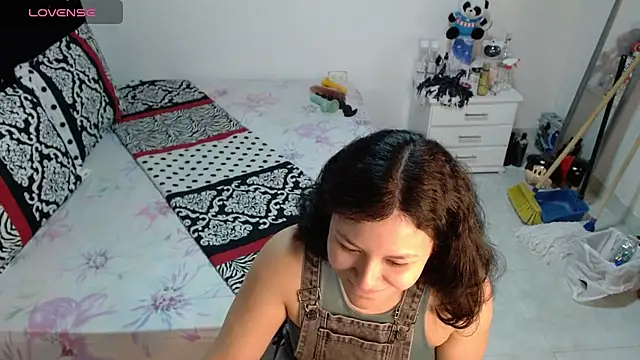 Snapshot of soniafuckboobs chatting on February 13, 12:23 pm soniafuckboobs online show from February 13, 12:23 pm