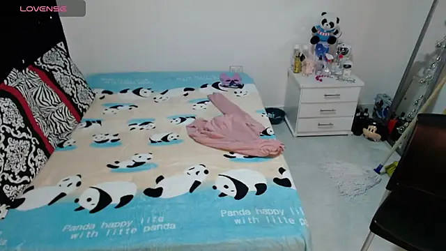 Snapshot of soniafuckboobs chatting on February 18, 12:23 pm soniafuckboobs online show from February 18, 12:23 pm