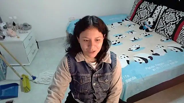 Snapshot of soniafuckboobs chatting on February 25, 12:15 pm soniafuckboobs online show from February 25, 12:15 pm