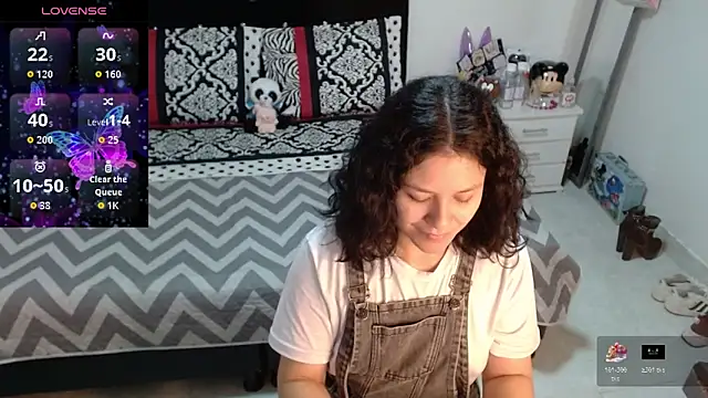 Snapshot of soniafuckboobs chatting on March 3, 12:22 pm soniafuckboobs online show from March 3, 12:22 pm