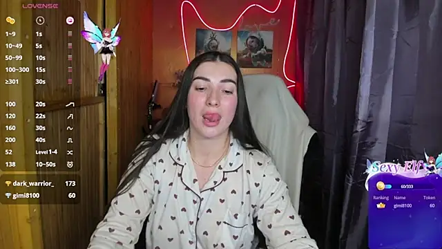 Fiery Brunette  online show from December 22, 9:31 pm