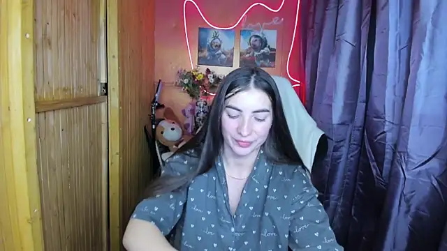 Fiery Brunette  online show from December 26, 2:22 am