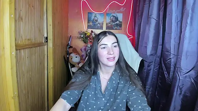 Fiery Brunette  online show from December 26, 11:54 am